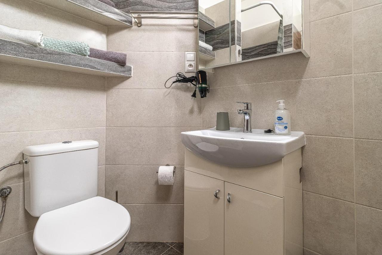 Jonas Apartments - Great Location Near Bratislava City Center ภายนอก รูปภาพ