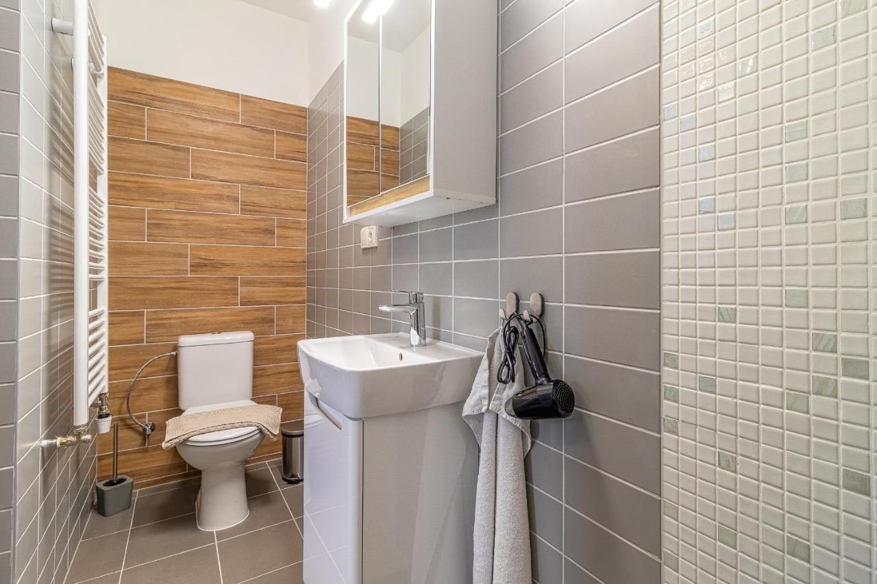 Jonas Apartments - Great Location Near Bratislava City Center ภายนอก รูปภาพ