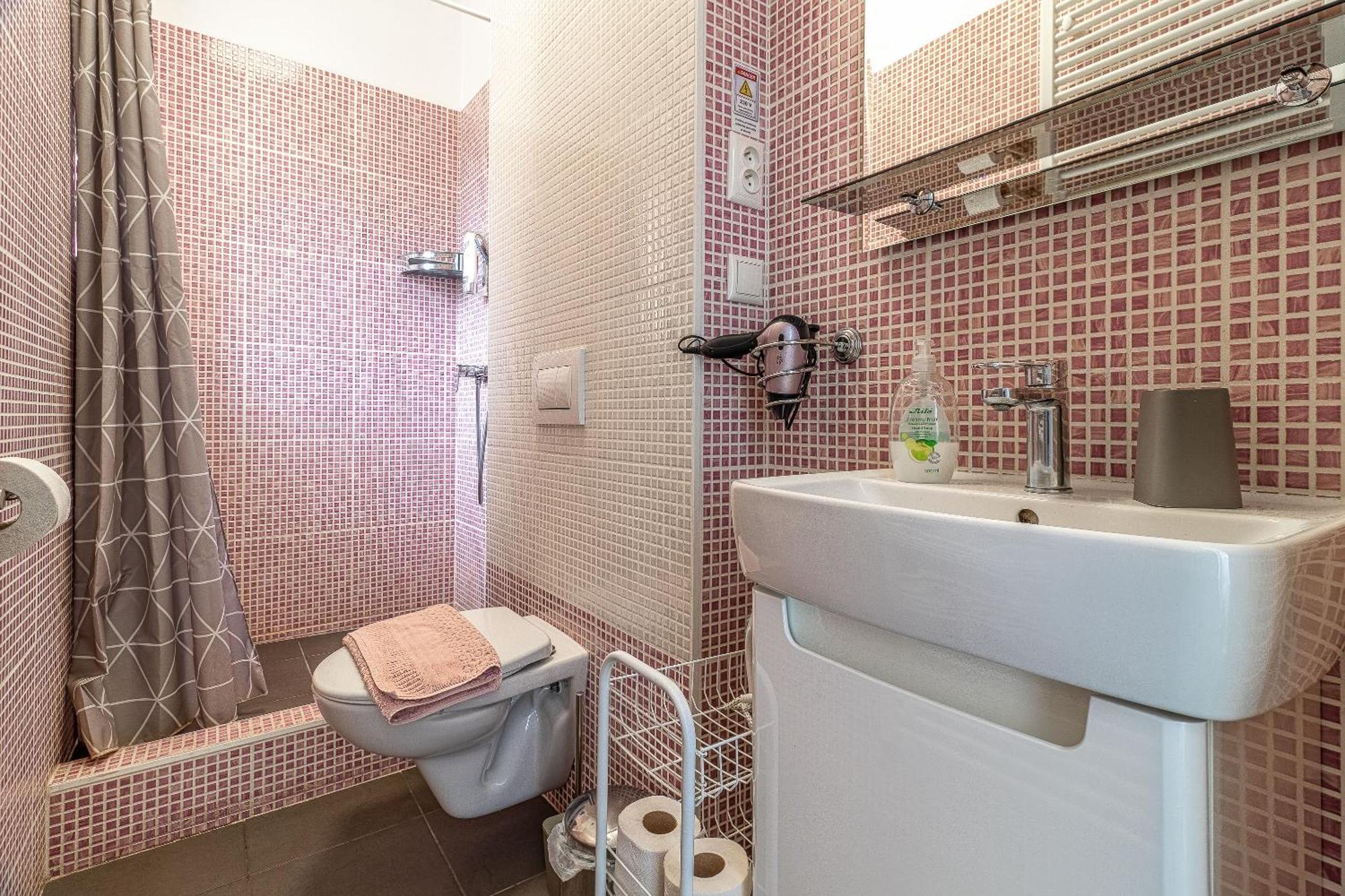 Jonas Apartments - Great Location Near Bratislava City Center ภายนอก รูปภาพ